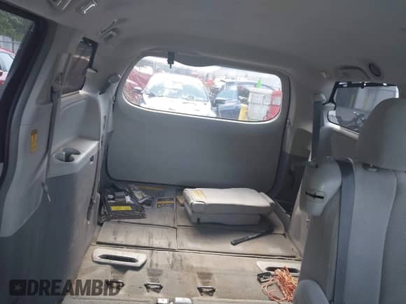 2014 Toyota Sienna LE AAS with VIN 5TDKK3DC0ES414876, listed as a IAAI auction lot 43172800 with 200,070 mi miles and . Bid and sale history available at DreamBid. Image 8.