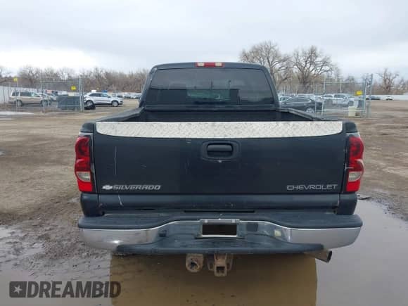 2004 Chevrolet Silverado 2500HD LS with VIN 1GCHK29U74E211431, listed as a IAAI auction lot 41798932 with 380,693 mi miles and . Bid and sale history available at DreamBid. Image 17.