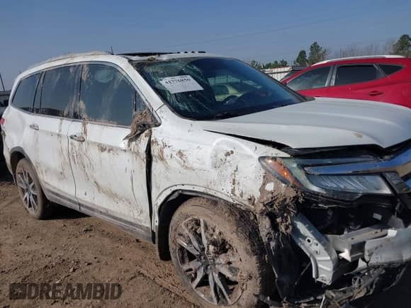 2022 Honda Pilot Touring 7-Passenger z VIN 5FNYF5H64NB015410, wystawiony jako IAAI lot #41776850 z przebiegiem 39 475 mil mil oraz . Historia ofert i sprzedaży dostępna na DreamBid. Obrazek 18.