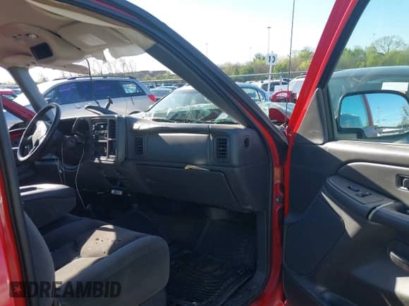 2007 Chevrolet Silverado 2500HD LT1 z VIN 1GCHK24UX7E197312, wystawiony jako IAAI lot #42039264 z przebiegiem 249 034 mil mil oraz . Historia ofert i sprzedaży dostępna na DreamBid. Obrazek 5.