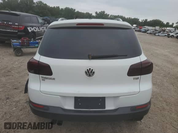 2016 Volkswagen Tiguan S с VIN WVGAV7AX7GW583485, выставлен на аукционе Copart как лот 63003475 с пробегом 108 230 миль миль и Списание • Salvage title. История ставок и продаж доступна на DreamBid. Изображение 6.
