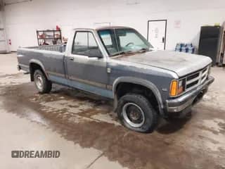 1988 Dodge Dakota with VIN 1B7GR14X1JS649622, listed as a IAAI auction lot 42052513 with 171,724 mi miles and . Bid and sale history available at DreamBid. Image 1.