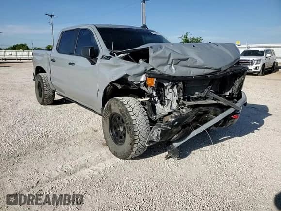 2024 Chevrolet Silverado 1500 Custom Trail Boss z VIN 3GCUDCE87RG219052, wystawiony jako Copart lot #56538995 z przebiegiem 22 030 mil mil oraz Szkoda całkowita • Salvage title. Historia ofert i sprzedaży dostępna na DreamBid. Obrazek 13.