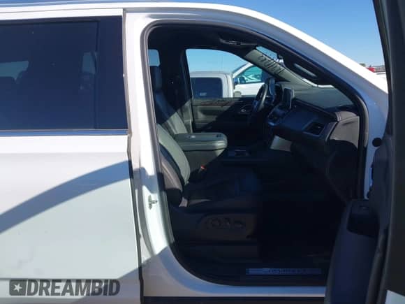 2023 Chevrolet Tahoe LT с VIN 1GNSKNKD7PR312653, выставлен на аукционе IAAI как лот 43311733 с пробегом 50 185 миль миль и . История ставок и продаж доступна на DreamBid. Изображение 5.