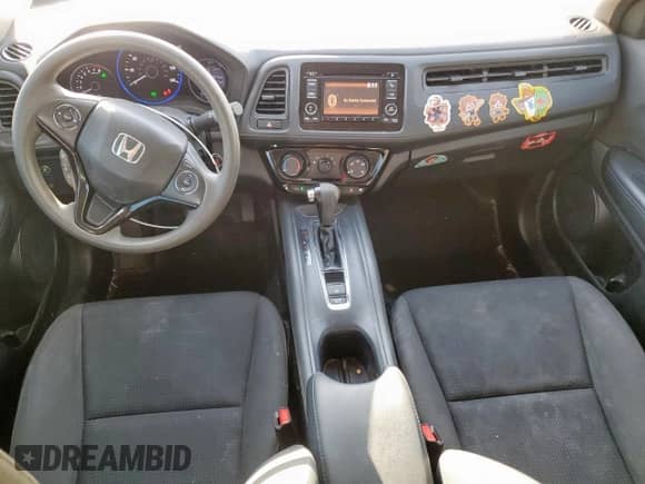 2019 Honda HR-V LX z VIN 3CZRU5H37KG713283, wystawiony jako Copart lot #84261665 z przebiegiem 87 923 mil mil oraz Szkoda całkowita • Salvage title. Historia ofert i sprzedaży dostępna na DreamBid. Obrazek 8.