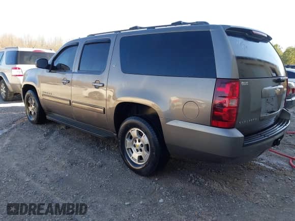 2011 Chevrolet Suburban LT z VIN 1GNSCJE09BR344091, wystawiony jako IAAI lot #41605909 z przebiegiem 312 559 mil mil oraz . Historia ofert i sprzedaży dostępna na DreamBid. Obrazek 3.