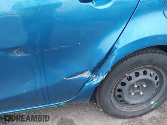 2015 Toyota Prius One z VIN JTDKDTB33F1103695, wystawiony jako IAAI lot #43043113 z przebiegiem 146 555 mil mil oraz . Historia ofert i sprzedaży dostępna na DreamBid. Obrazek 6.