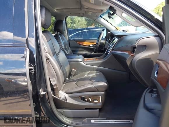 2018 Cadillac Escalade Luxury with VIN 1GYS3BKJ5JR142496, listed as a IAAI auction lot 42215538 with 160,002 mi miles and . Bid and sale history available at DreamBid. Image 5.