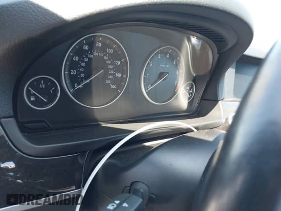 2012 BMW 5 Series 550i xDrive с VIN WBAFU9C53CC787729, выставлен на аукционе IAAI как лот 43090231 с пробегом Не указан миль и . История ставок и продаж доступна на DreamBid. Изображение 7.