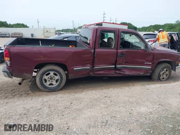2002 Chevrolet Silverado 1500 LS with VIN 2GCEC19T221106229, listed as a IAAI auction lot 42352463 with 324,514 mi miles and . Bid and sale history available at DreamBid. Image 13.