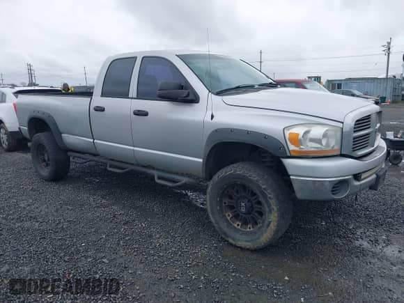 2006 Dodge 2500 SLT z VIN 1D7KS28C16J172981, wystawiony jako IAAI lot #41807076 z przebiegiem 350 498 mil mil oraz . Historia ofert i sprzedaży dostępna na DreamBid. Obrazek 1.