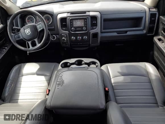 2018 Ram 1500 Express z VIN 1C6RR7FG6JS281891, wystawiony jako Copart lot #81005175 z przebiegiem 114 633 mil mil oraz Czysty tytuł • Clean title. Historia ofert i sprzedaży dostępna na DreamBid. Obrazek 8.