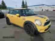 2009 MINI Hardtop S with VIN WMWMF73599TW87679, listed as a Copart auction lot 46863725 with 102,976 mi miles and Salvage title. Bid and sale history available at DreamBid. Image 4.