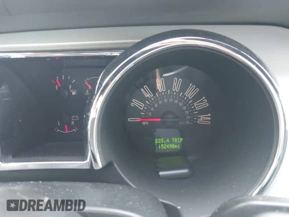 2007 Ford Mustang GT Deluxe z VIN 1ZVHT82H675250977, wystawiony jako IAAI lot #43314696 z przebiegiem 152 490 mil mil oraz . Historia ofert i sprzedaży dostępna na DreamBid. Obrazek 7.