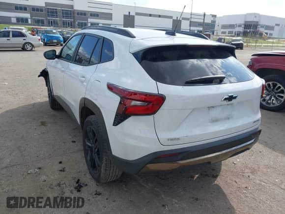 2025 Chevrolet Trax ACTIV с VIN KL77LKEP1SC038732, выставлен на аукционе IAAI как лот 43305998 с пробегом 13 396 миль миль и . История ставок и продаж доступна на DreamBid. Изображение 3.