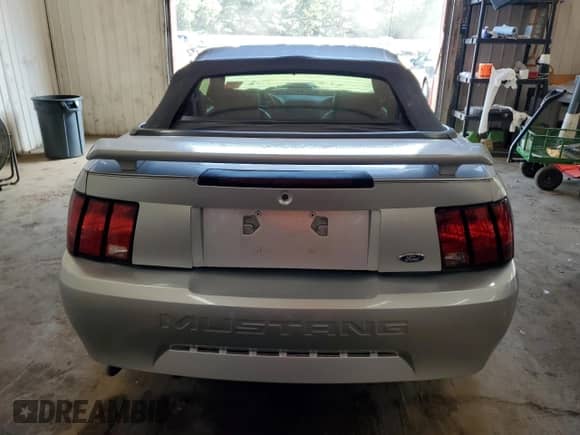 2004 Ford Mustang Deluxe z VIN 1FAFP44404F123171, wystawiony jako Copart lot #67925535 z przebiegiem 138 707 mil mil oraz Szkoda całkowita • Salvage title. Historia ofert i sprzedaży dostępna na DreamBid. Obrazek 6.