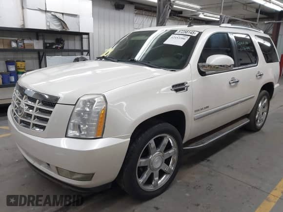 2011 Cadillac Escalade with VIN 1GYS3AEF4BR160457, listed as a IAAI auction lot 42453586 with 133,705 mi miles and . Bid and sale history available at DreamBid. Image 2.