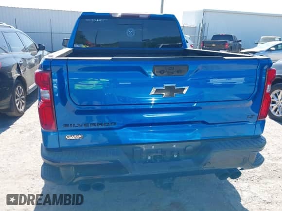 2024 Chevrolet Silverado 1500 LT Trail Boss z VIN 3GCUDFED4RG208525, wystawiony jako IAAI lot #42239130 z przebiegiem 22 472 mil mil oraz . Historia ofert i sprzedaży dostępna na DreamBid. Obrazek 17.