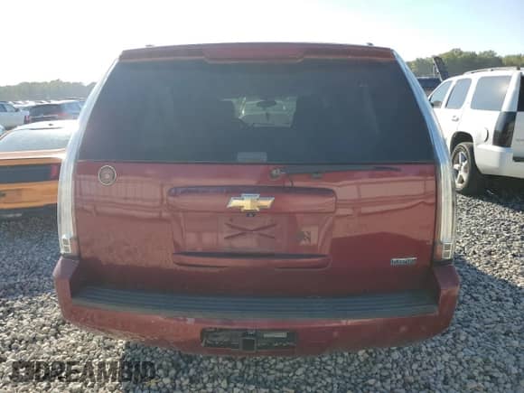 2011 Chevrolet Suburban LT with VIN 1GNSKJE39BR132837, listed as a Copart auction lot 86316825 with 267,881 mi miles and Clean title. Bid and sale history available at DreamBid. Image 6.