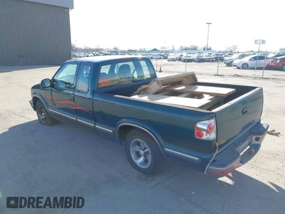 1998 Chevrolet S-10 LS с VIN 1GCCS19X3WK152042, выставлен на аукционе IAAI как лот 41648069 с пробегом 170 856 миль миль и . История ставок и продаж доступна на DreamBid. Изображение 3.