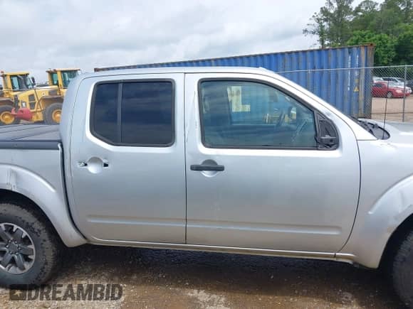 2016 Nissan Frontier S z VIN 1N6AD0EV8GN774648, wystawiony jako IAAI lot #42135409 z przebiegiem 94 095 mil mil oraz . Historia ofert i sprzedaży dostępna na DreamBid. Obrazek 13.