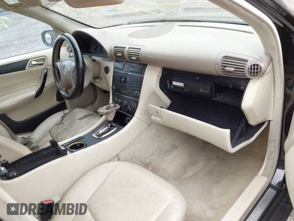 2006 Mercedes-Benz C 280 Luxury with VIN WDBRF92H56F738281, listed as a IAAI auction lot 42725601 with Not provided miles and . Bid and sale history available at DreamBid. Image 5.