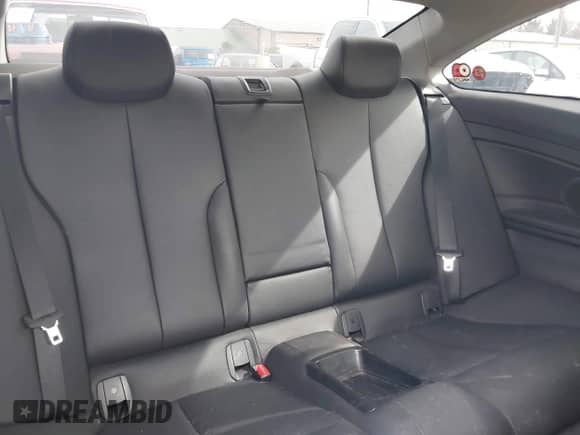 2014 BMW 4 Series 435i xDrive z VIN WBA3R5C54EK188957, wystawiony jako IAAI lot #41790183 z przebiegiem 97 981 mil mil oraz . Historia ofert i sprzedaży dostępna na DreamBid. Obrazek 8.