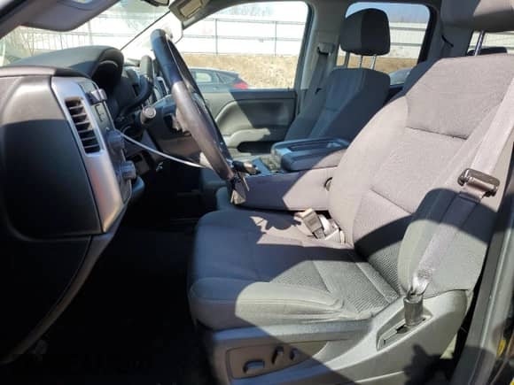 2017 Chevrolet Silverado 1500 LT z VIN 1GCVKREC4HZ407950, wystawiony jako Copart lot #50971165 z przebiegiem 147 454 mil mil oraz Szkoda całkowita • Salvage title. Historia ofert i sprzedaży dostępna na DreamBid. Obrazek 7.