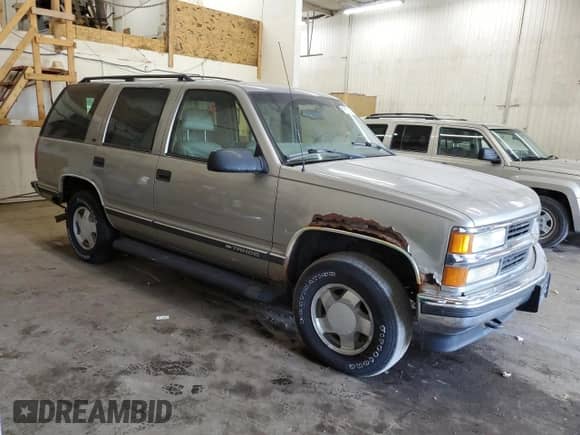 1999 Chevrolet Tahoe Z71 z VIN 1GNEK13R0XJ514524, wystawiony jako Copart lot #75630694 z przebiegiem 177 027 mil mil oraz Czysty tytuł • Clean title. Historia ofert i sprzedaży dostępna na DreamBid. Obrazek 4.