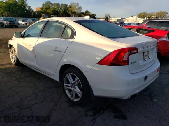 2015 Volvo S60 T5 Premier с VIN YV1612TB0F1315846, выставлен на аукционе Copart как лот 81523835 с пробегом 117 664 миль миль и Списание • Salvage title. История ставок и продаж доступна на DreamBid. Изображение 2.