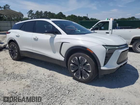 2024 Chevrolet Blazer EV eAWD RS z VIN 3GNKDCRJ9RS172180, wystawiony jako Copart lot #56962475 z przebiegiem 6 049 mil mil oraz Szkoda całkowita • Salvage title. Historia ofert i sprzedaży dostępna na DreamBid. Obrazek 4.