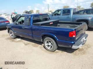2003 Chevrolet S-10 LS z VIN 1GCCS19H438281280, wystawiony jako IAAI lot #43423553 z przebiegiem 142 375 mil mil oraz . Historia ofert i sprzedaży dostępna na DreamBid. Obrazek 3.