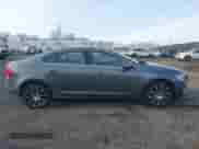 2017 Volvo S60 Inscription с VIN LYV402HKXHB137304, выставлен на аукционе IAAI как лот 41415830 с пробегом 140 598 миль миль и . История ставок и продаж доступна на DreamBid. Изображение 13.