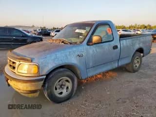 1998 Ford F-150 с VIN 1FTZF1727WKB82540, выставлен на аукционе Copart как лот 71324375 с пробегом 161 721 миль миль и Чистый • Clean title. История ставок и продаж доступна на DreamBid. Изображение 1.