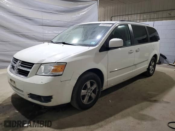2010 Dodge Grand Caravan SXT z VIN 2D4RN5D17AR499253, wystawiony jako Copart lot #69954035 z przebiegiem 153 984 mil mil oraz Szkoda całkowita • Salvage title. Historia ofert i sprzedaży dostępna na DreamBid. Obrazek 1.