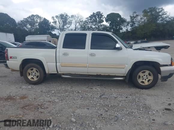 2006 Chevrolet Silverado 1500 LT3 with VIN 2GCEK13T461226311, listed as a IAAI auction lot 43346573 with 208,075 mi miles and . Bid and sale history available at DreamBid. Image 13.