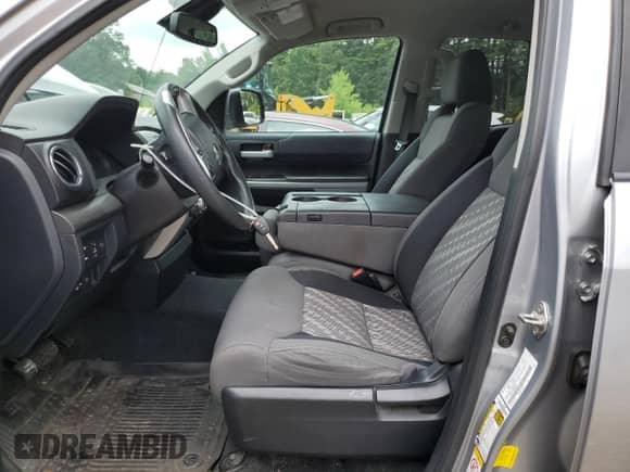 2019 Toyota Tundra SR с VIN 5TFUM5F17KX080894, выставлен на аукционе Copart как лот 63861345 с пробегом 114 288 миль миль и Списание • Salvage title. История ставок и продаж доступна на DreamBid. Изображение 7.