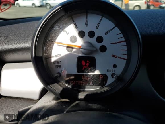 2013 MINI Hardtop with VIN WMWSU3C59DT678236, listed as a Copart auction lot 81742935 with 124,785 mi miles and Salvage title. Bid and sale history available at DreamBid. Image 9.