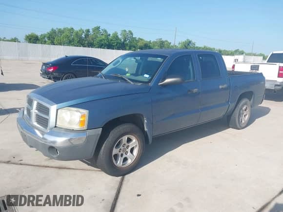 2005 Dodge Dakota SLT with VIN 1D7HE48N25S165061, listed as a IAAI auction lot 42854817 with 225,606 mi miles and . Bid and sale history available at DreamBid. Image 2.