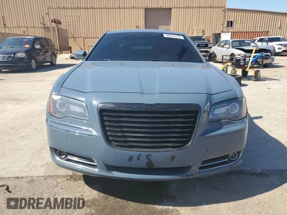 2014 Chrysler 300 S with VIN 2C3CCABG9EH253023, listed as a Copart auction lot 46641745 with 196,384 mi miles and Salvage title. Bid and sale history available at DreamBid. Image 5.