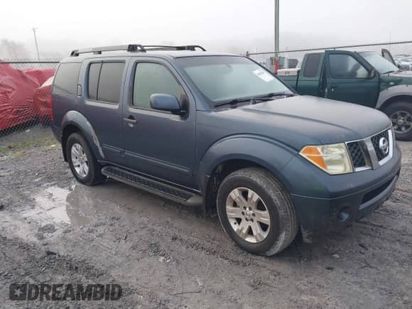 2005 Nissan Pathfinder SE z VIN 5N1AR18U95C726349, wystawiony jako IAAI lot #41842285 z przebiegiem 251 500 mil mil oraz . Historia ofert i sprzedaży dostępna na DreamBid. Obrazek 1.