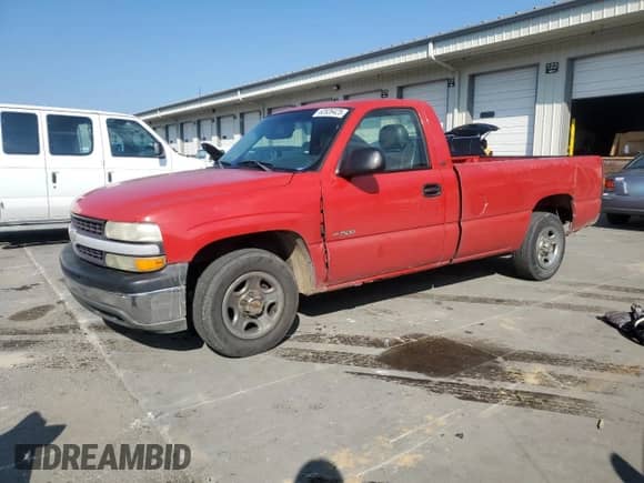2002 Chevrolet Silverado 1500 z VIN 1GCEC14W62Z112267, wystawiony jako Copart lot #62826425 z przebiegiem 332 934 mil mil oraz Szkoda całkowita • Salvage title. Historia ofert i sprzedaży dostępna na DreamBid. Obrazek 1.