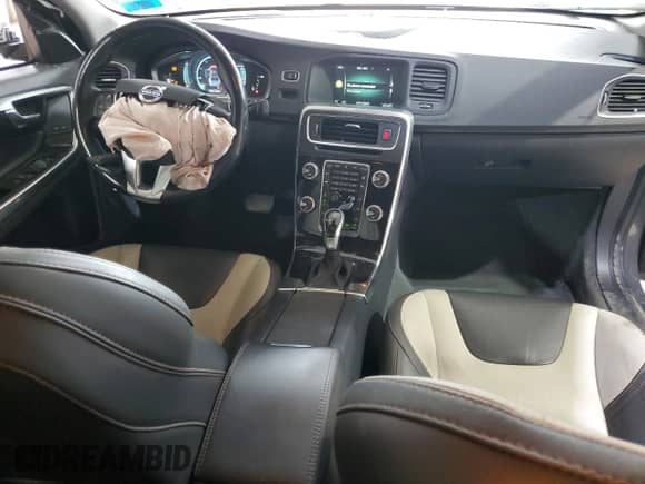 2016 Volvo S60 T5 Platinum с VIN YV4612UM4G2002099, выставлен на аукционе Copart как лот 69363875 с пробегом 81 956 миль миль и Списание • Salvage title. История ставок и продаж доступна на DreamBid. Изображение 8.