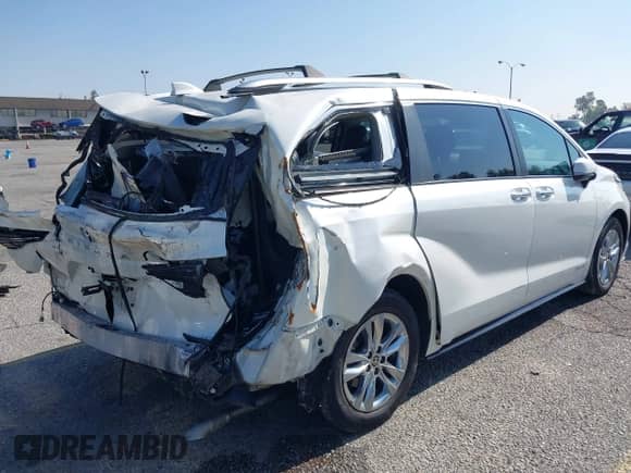 2021 Toyota Sienna Limited z VIN 5TDZSKFC1MS025314, wystawiony jako IAAI lot #42107397 z przebiegiem 108 514 mil mil oraz . Historia ofert i sprzedaży dostępna na DreamBid. Obrazek 4.