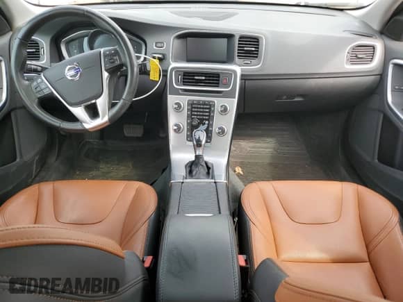 2018 Volvo S60 Inscription Platinum z VIN LYV402TM9JB170194, wystawiony jako Copart lot #60866295 z przebiegiem 42 962 mil mil oraz Szkoda całkowita • Salvage title. Historia ofert i sprzedaży dostępna na DreamBid. Obrazek 8.