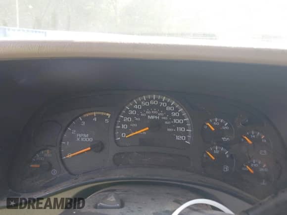 2003 Chevrolet Silverado 2500HD LS с VIN 1GCHK23113F114152, выставлен на аукционе IAAI как лот 42393591 с пробегом Не указан миль и . История ставок и продаж доступна на DreamBid. Изображение 7.