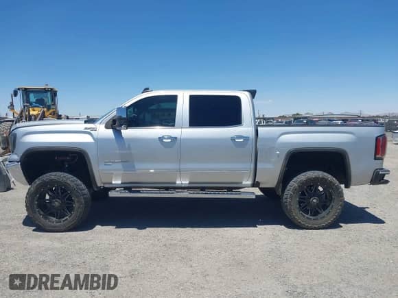 2017 GMC Sierra 1500 SLT z VIN 3GTU1NER3HG498785, wystawiony jako IAAI lot #42629458 z przebiegiem 41 962 mil mil oraz . Historia ofert i sprzedaży dostępna na DreamBid. Obrazek 14.
