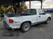 2001 Chevrolet S-10 с VIN 1GCCS145018170199, выставлен на аукционе Copart как лот 51464075 с пробегом 46 140 миль миль и Списание • Salvage title. История ставок и продаж доступна на DreamBid. Изображение 3.