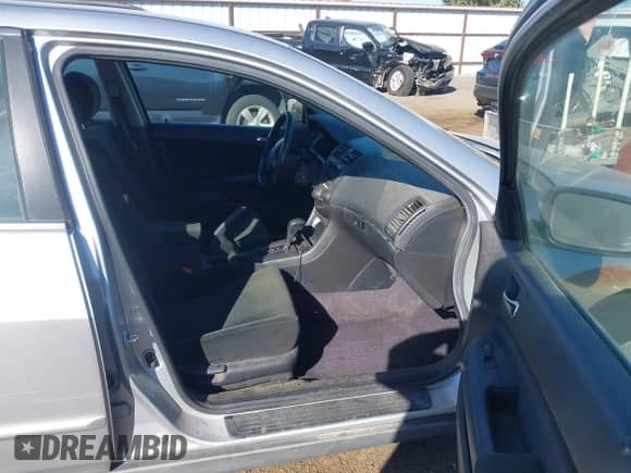 2006 Honda Accord LX z VIN 1HGCM56416A170980, wystawiony jako IAAI lot #43283364 z przebiegiem 198 336 mil mil oraz . Historia ofert i sprzedaży dostępna na DreamBid. Obrazek 5.