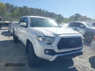 2021 Toyota Tacoma SR5 z VIN 3TYDZ5BN7MT003983, wystawiony jako IAAI lot #42052633 z przebiegiem 60 390 mil mil oraz . Historia ofert i sprzedaży dostępna na DreamBid. Obrazek 1.